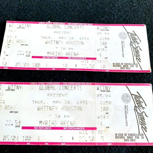 VINTAGE 1991 UNUSED WHITNEY HOUSTON CONCERT TICKETS - Picture 1 of 2